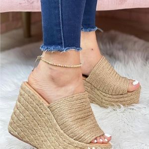 Colombian platform shoe